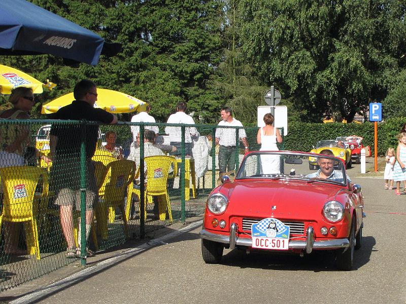 Prijsuitreiking voor de mooiste, oudste, speciaalste en de auto die van het verst kwam,  verschillende leden van MG Club Limburg vielen in de prijzen, kijk maar (14).JPG